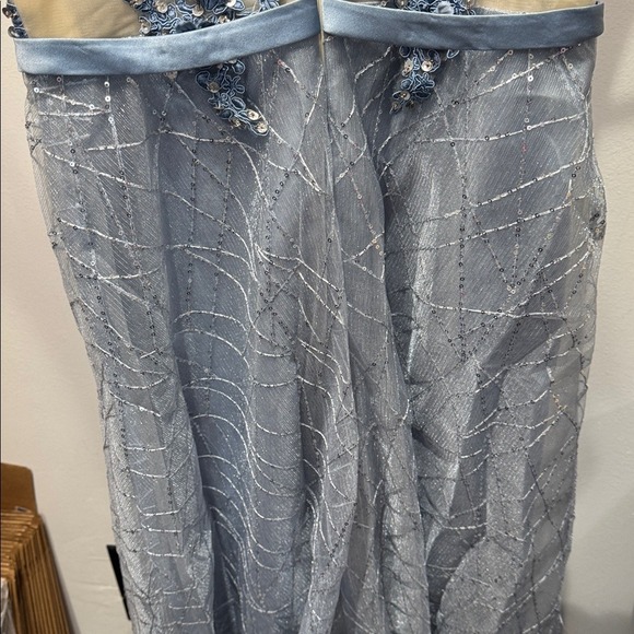 Vicky and Lucas Blue 3D Floral Applique Sequin Mesh Formal Gown Dress Size L - Picture 6 of 7